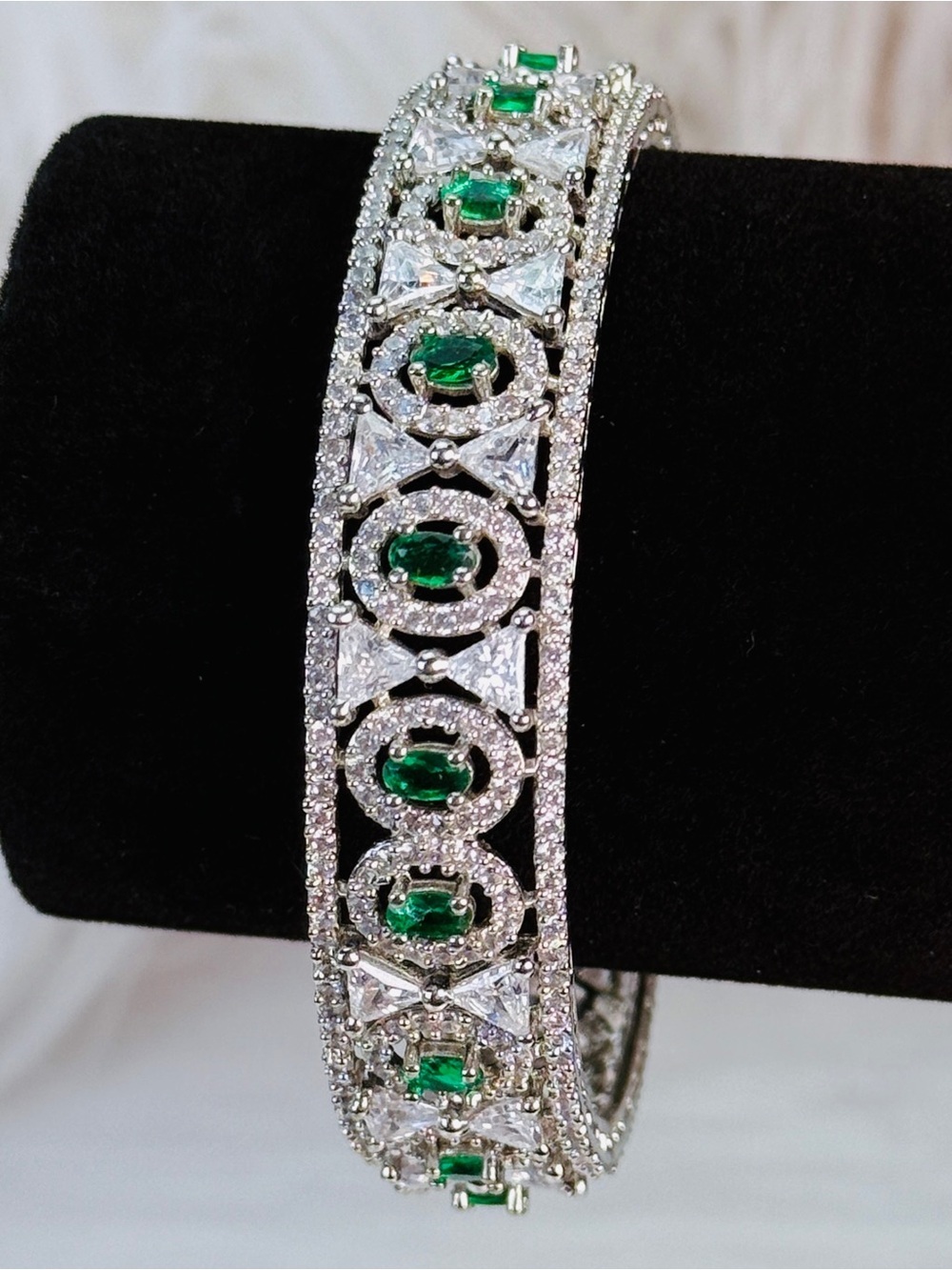 Vintage, elegant Silvertone and Green Gemstone Bangle Bracelet